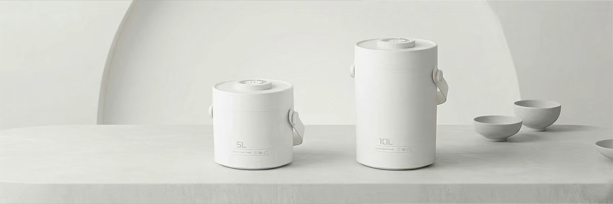 Airtight dog food bin